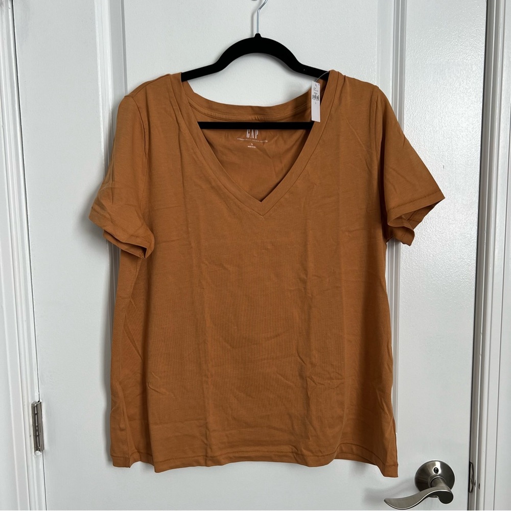 100% Organic Cotton Vintage V-Neck T-Shirt - NWT - Size Large